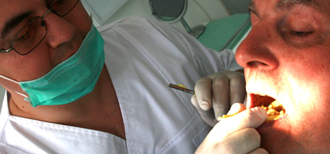 Les traitements prothétiques spéciaux pour les implants fonctionnant en collaboration avec un laboratoire CEREC accrédité ISO